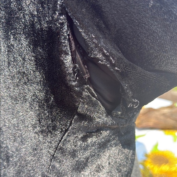 Elegant Black ladies size 6 to 8 curly lamb vintage coat. - Picture 10 of 15